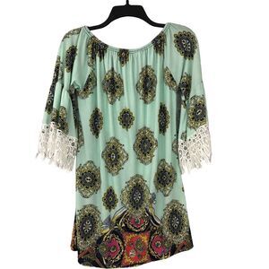 Win Win Womens SZ M Half Sleeve Lace Trim Tunic Green Print Elastic Neckline‎